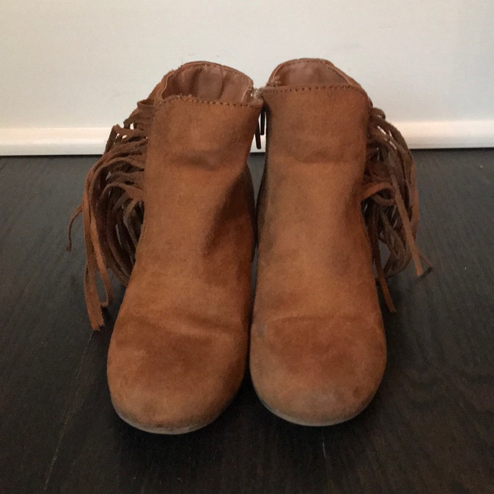 Little girls boots with fringe.. okay condition.